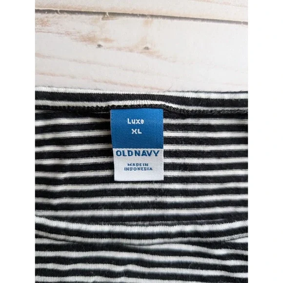 Old Navy Luxe Size XL Womens Black White Striped Short Sleeve Top - Picture 2 of 7